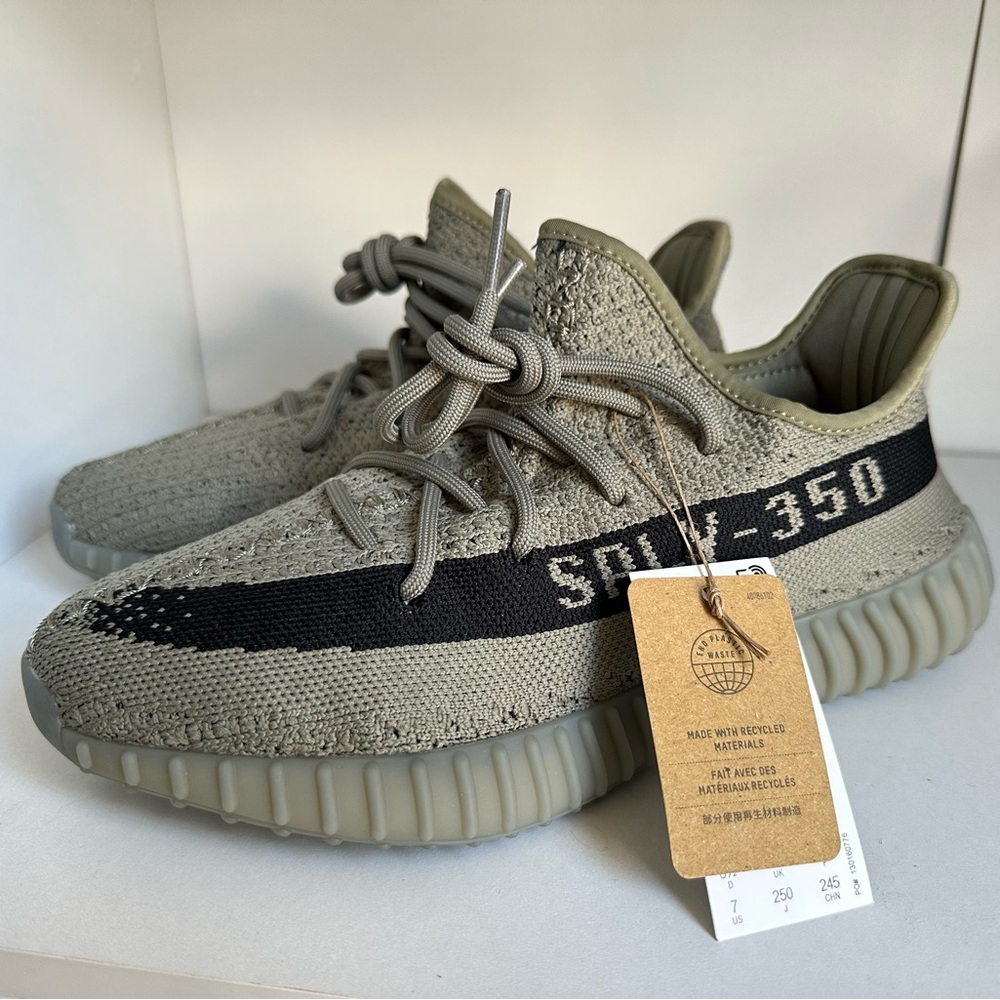 NEW Adidas Yeezy Boost 350 V2 Size 8 US(W)/ 7 US(M) Granite Gray Core Black